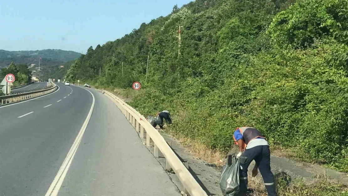 Karadeniz Ereğli'de plajlarda temizlik çalışması sürüyor