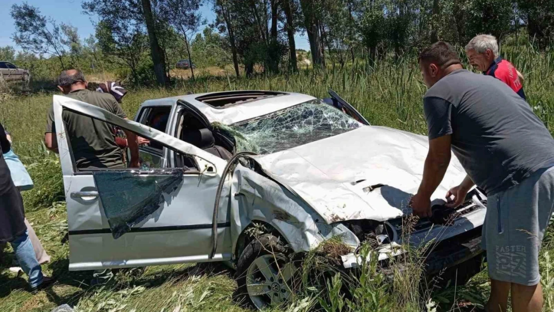 Kastamonu'da şarampolde metrelerce takla atan otomobildeki 4 kişi yaralandı