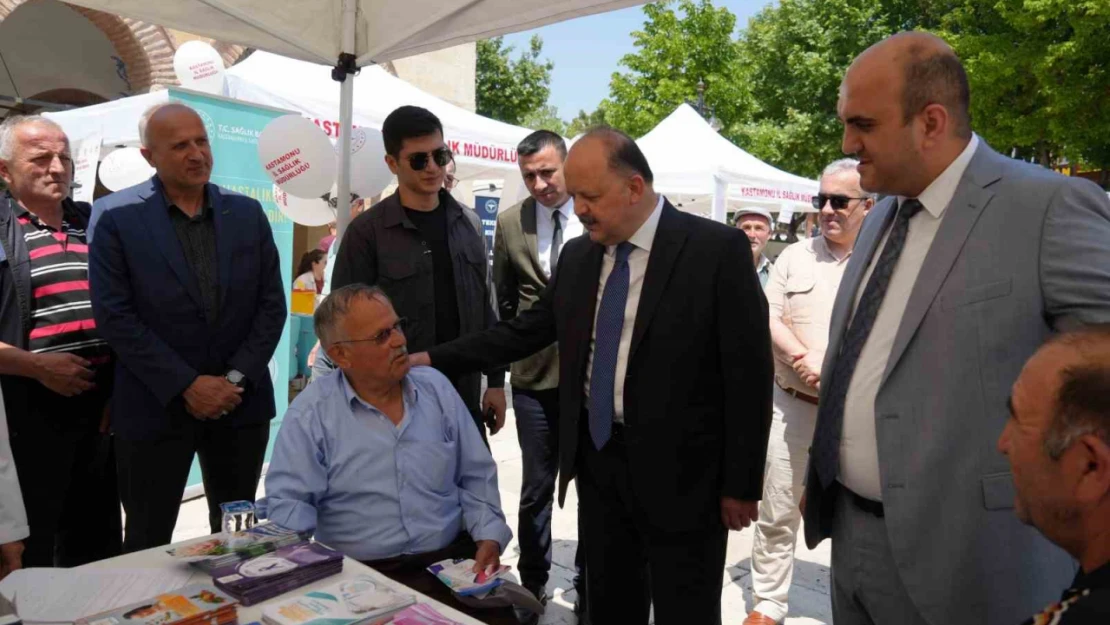 Kastamonu'da sokakta vatandaşlara ücretsiz sağlık testleri yapıldı
