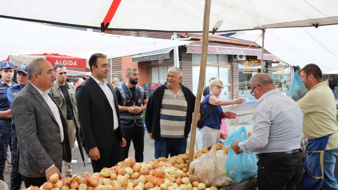 Kaymakam Kadiroğlu pazar esnafını ziyaret etti