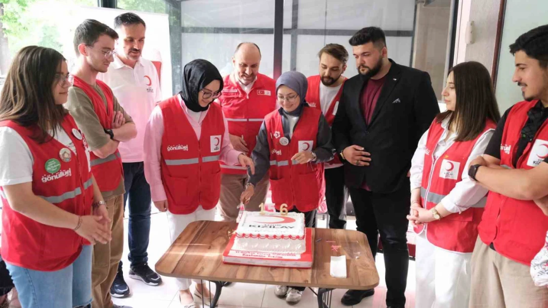 Kızılay'ın kuruluş yıldönümünü kan vererek kutladılar