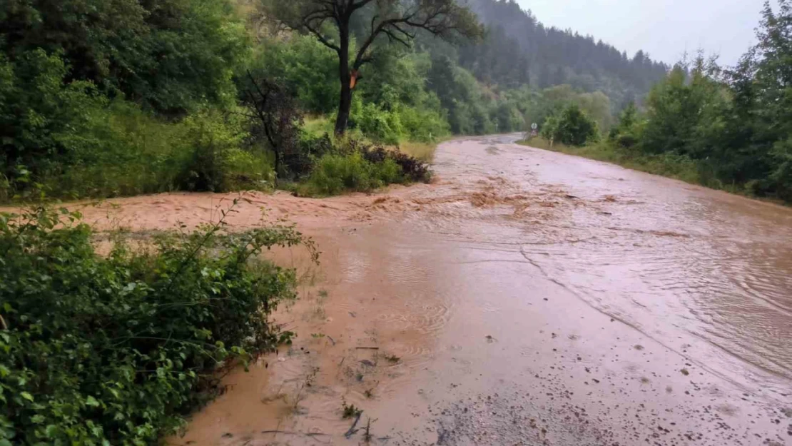 Mengen-Pazarköy yolu trafiğe kapandı