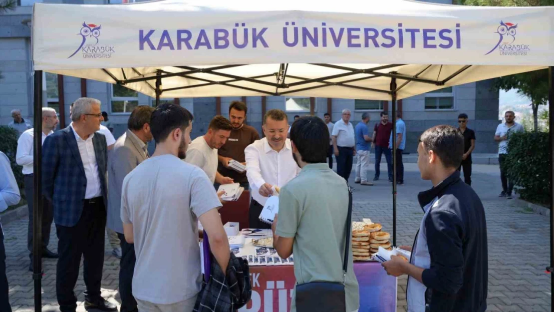 Rektör Kırışık öğrencileri karşıladı