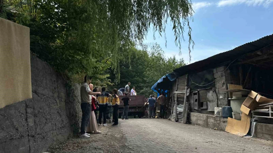 Ruhsatsız işletilen maden ocağında göçük, 1 işçiyi kurtarma çalışmaları sürüyor