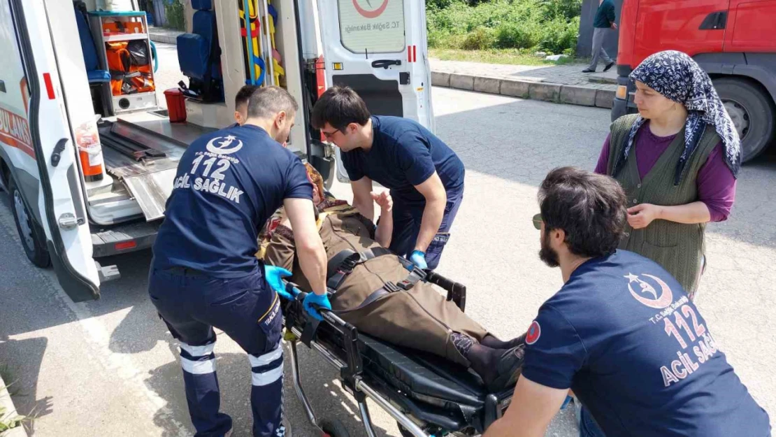 Samsun'da minibüs hafif ticari araçla çarpıştı: 3 yaralı