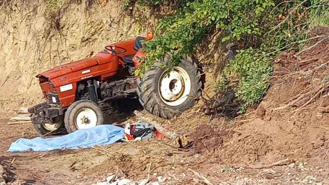 Şarampole devrilen traktörün sürücüsü yaşamını yitirdi