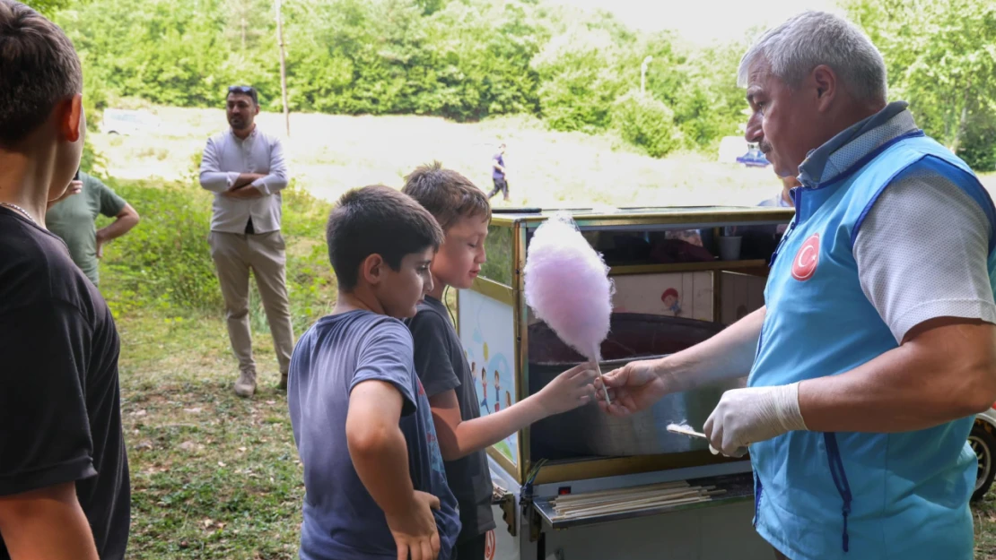 Şekerci Hoca miniklerin kalbini fethetmeye devam ediyor