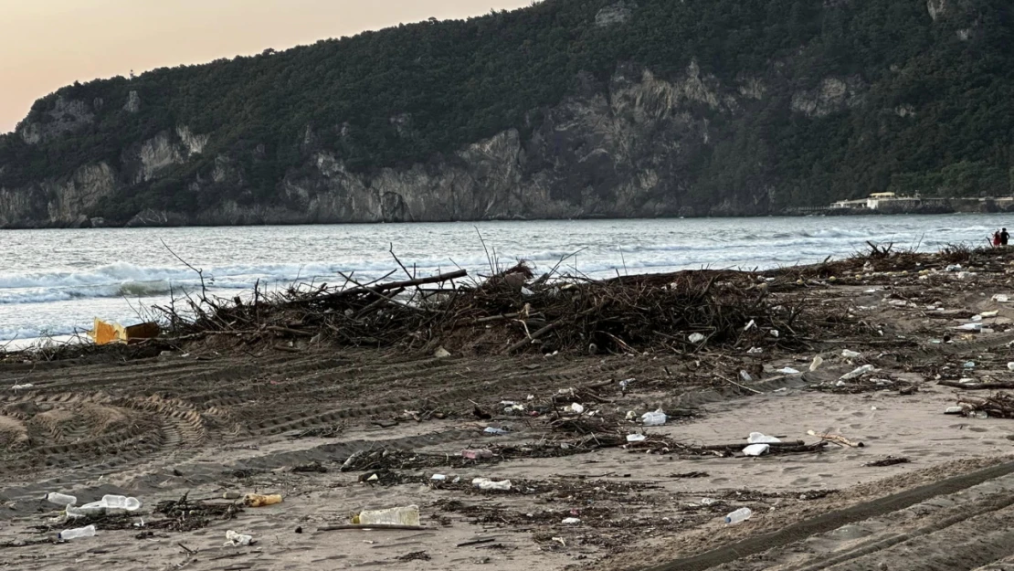 Sel sonrası İnkumu Beldesi temizleniyor