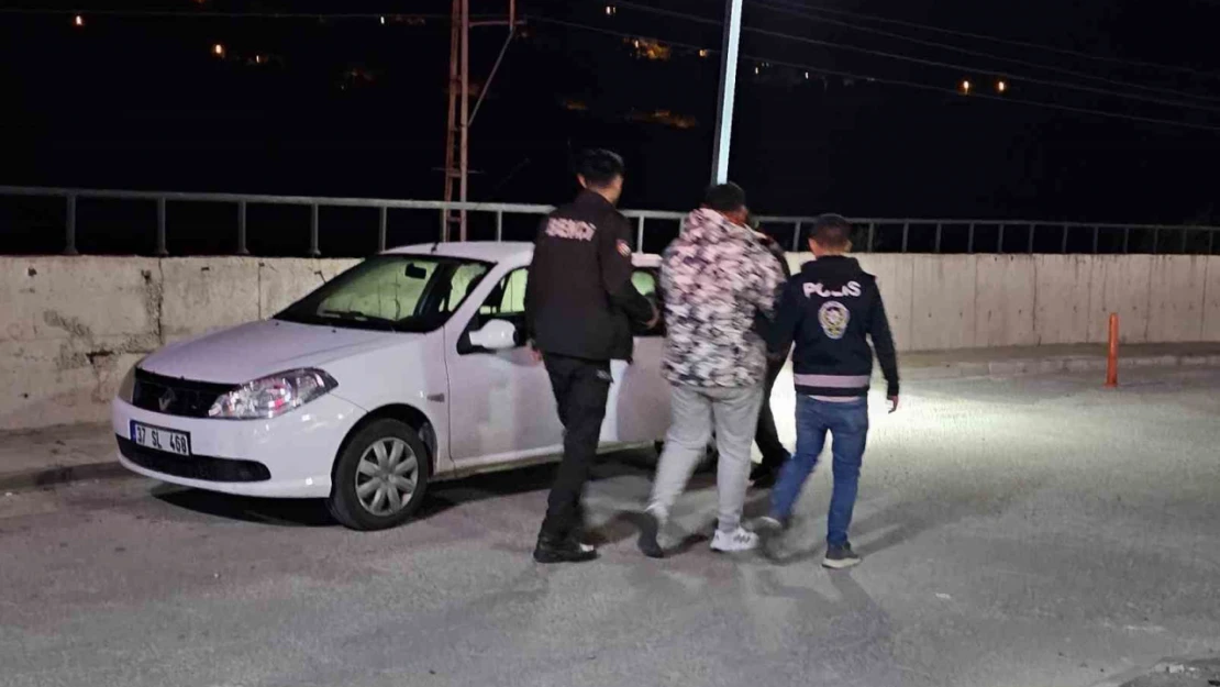 Polisleri darp ederek yaralayan 2 şahıs tutuklandı