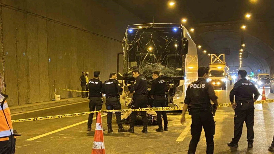 Sultangazi Cebeci Tüneli'nde 2 motosikletlinin ters yönde yaptığı yarış ölümle son buldu: 1 ölü, 3 yaralı