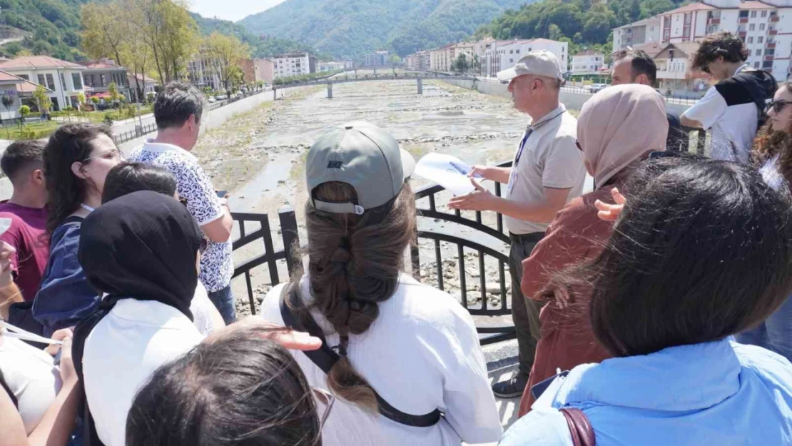 Üniversite öğrencileri, sel afetinin yaşandığı Bozkurt'tu inceledi