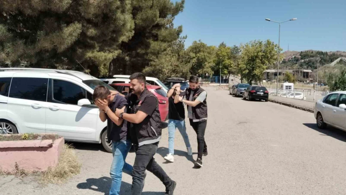 Uyuşturucu ile yakalanan şüphelinin yakınından polise: 'Elinize sağlık'