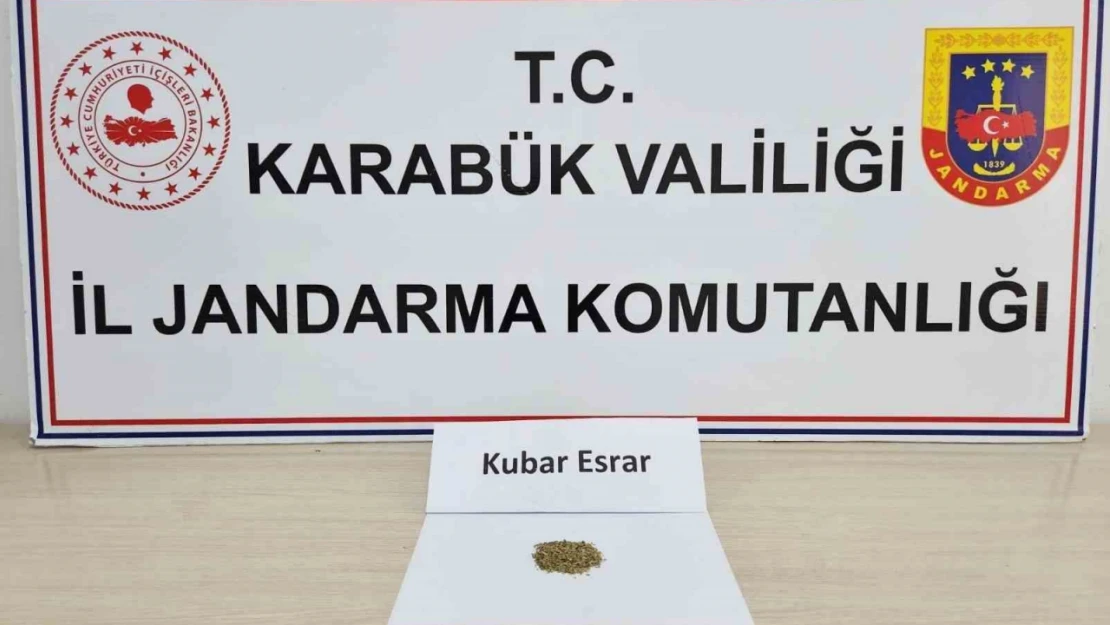 Uyuşturucu poşeti üzerindeki parmak izi zanlıyı yakalattı