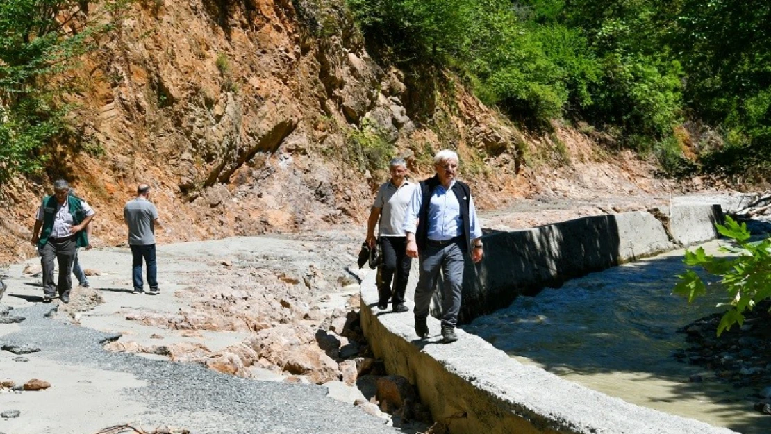 Vali Kılıç, sel sebebiyle çöken yol ve köprüyü inceledi