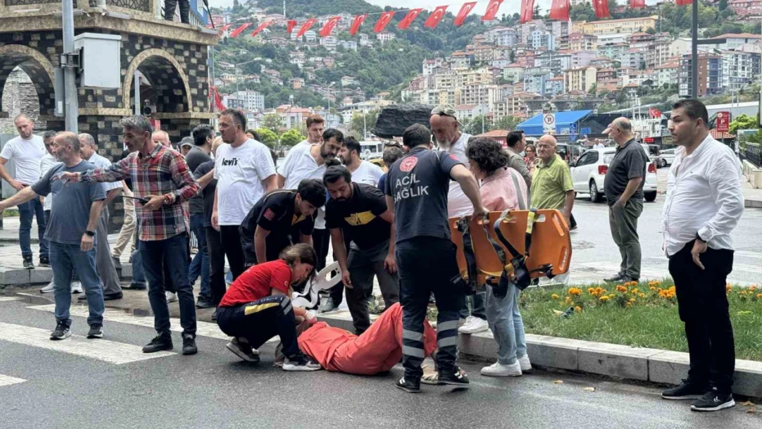 Yaya geçidinden geçene kadına otomobil çarptı