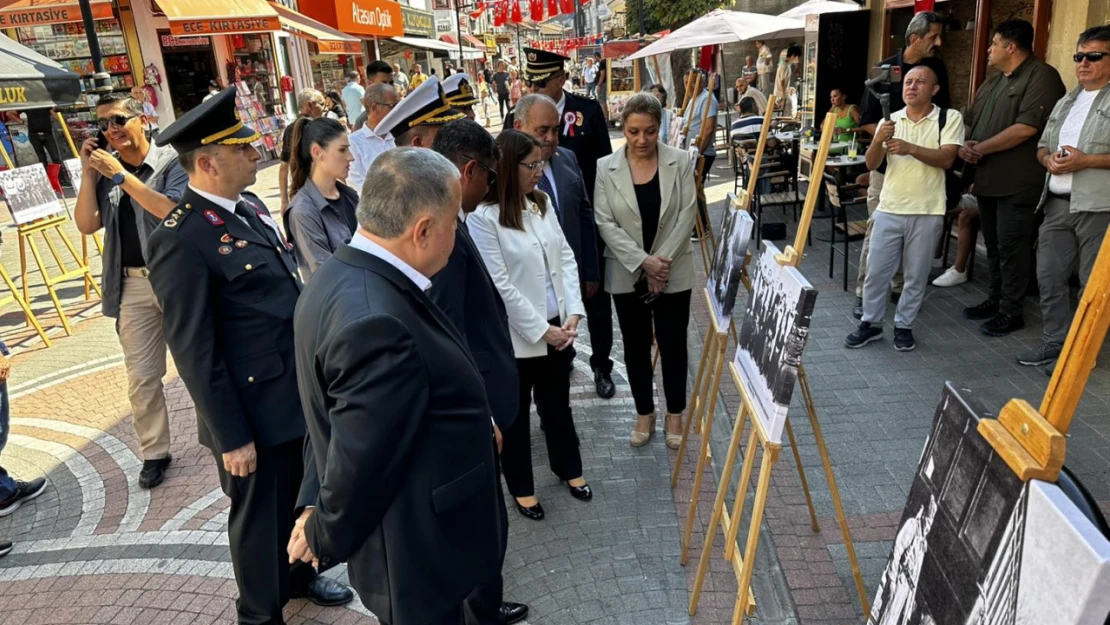 'Zafere Giden Yol' fotoğraf sergisi açıldı