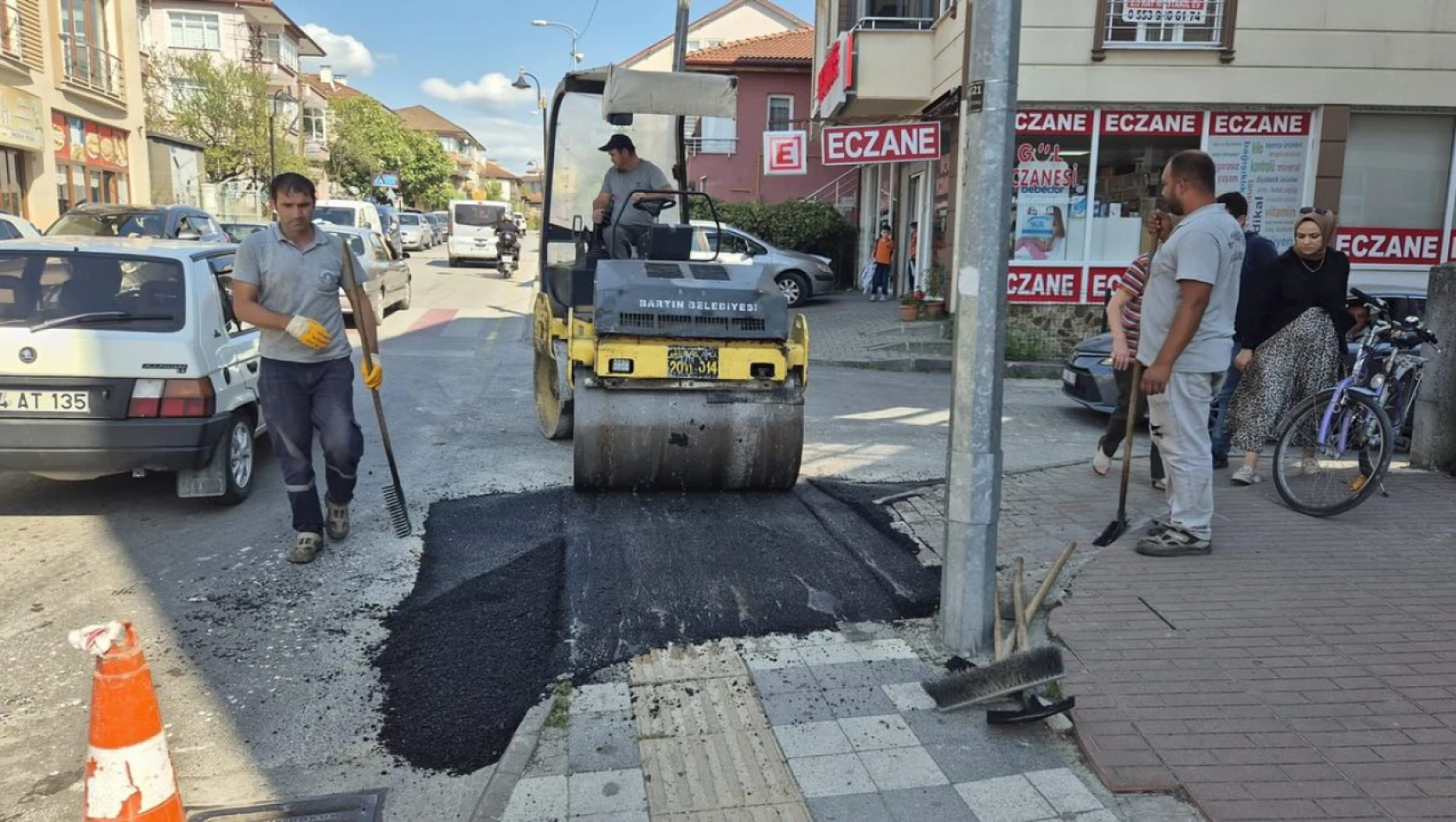 Asfalt yama ve onarım çalışmaları gerçekleşti