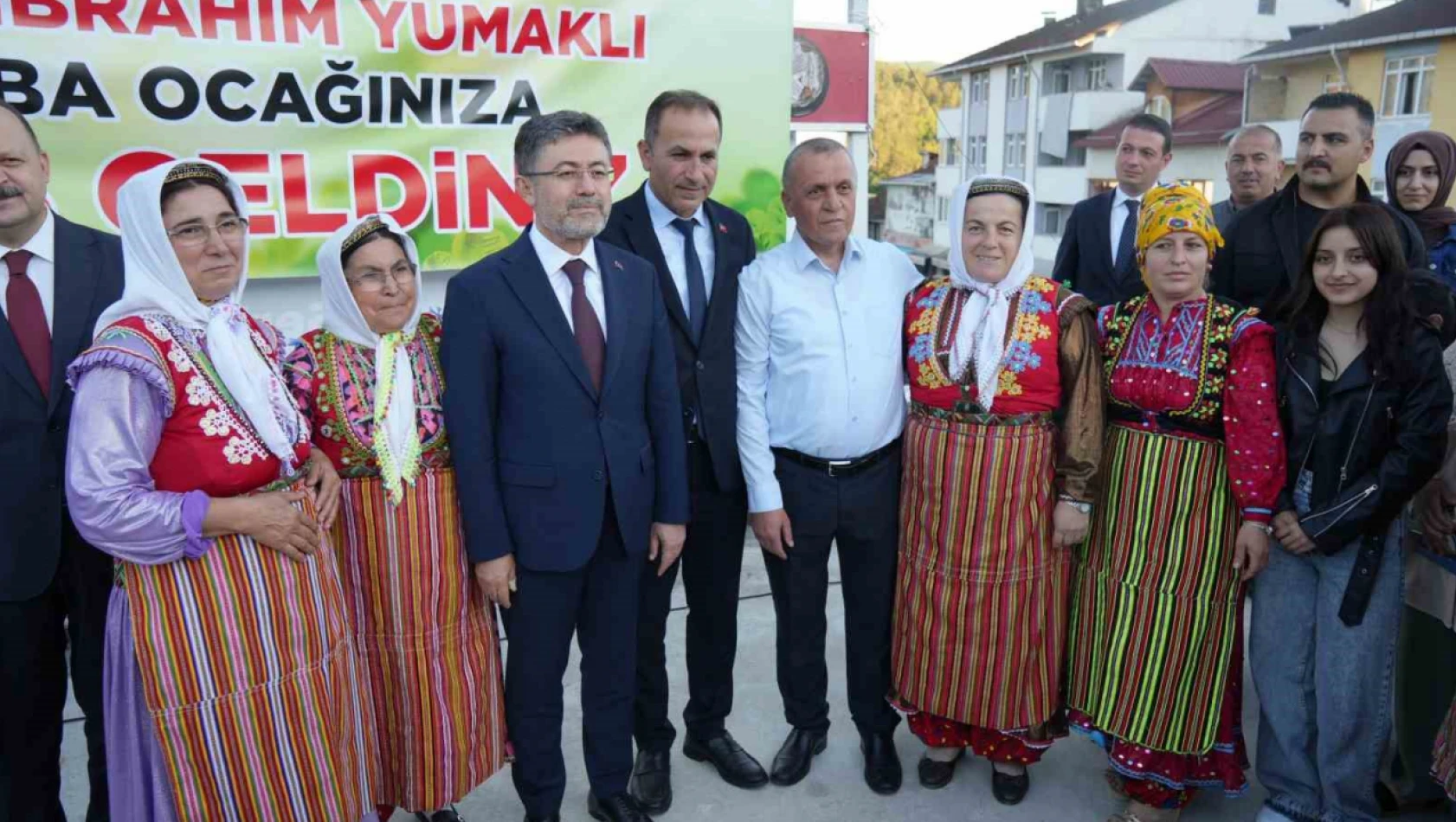 Bakan Yumaklı, Pınarbaşı'nda ilçe halkı ile bayramlaştı