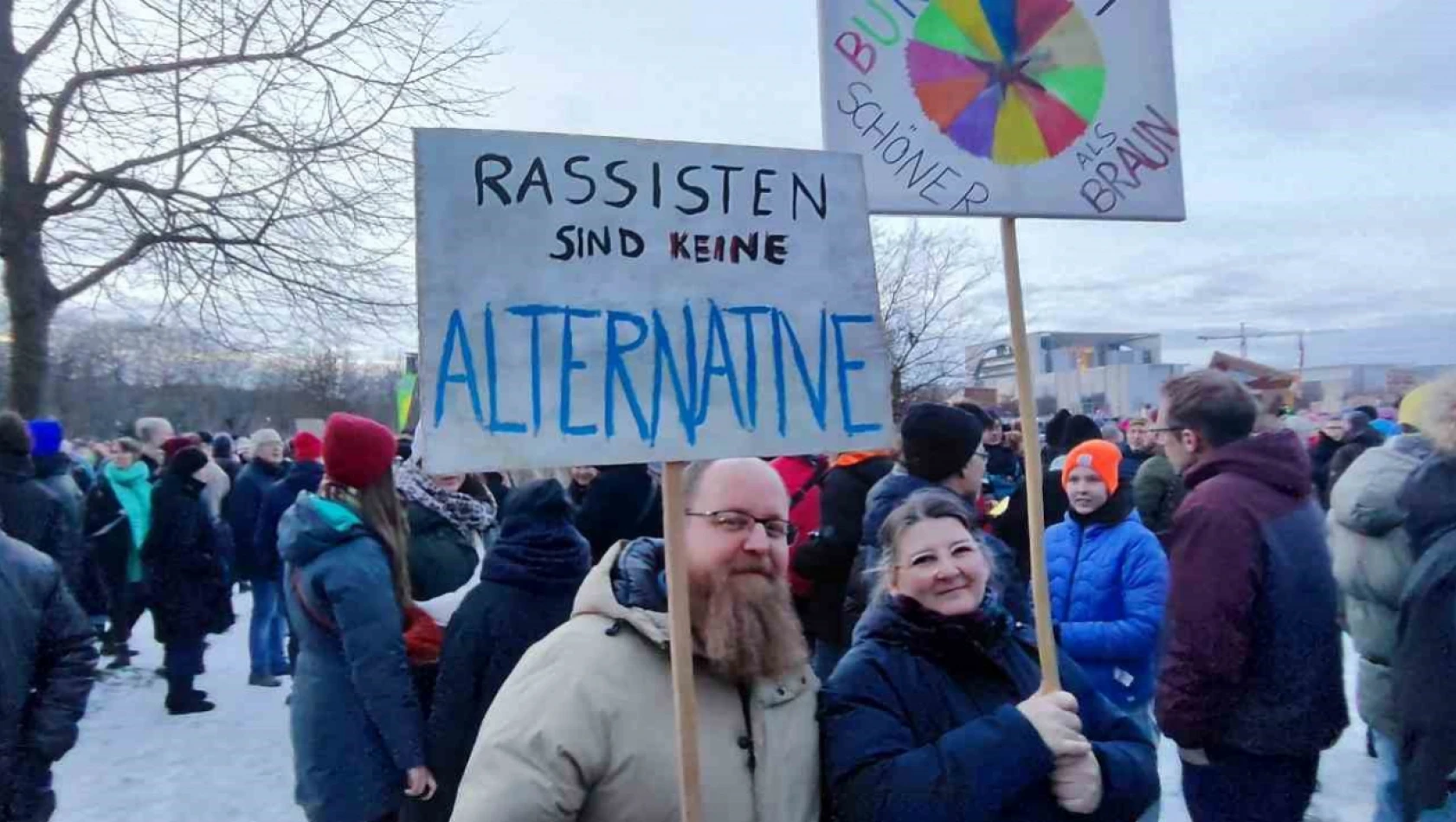 Berlin'de 100 bin kişiden ırkçılık karşıtı gösteri