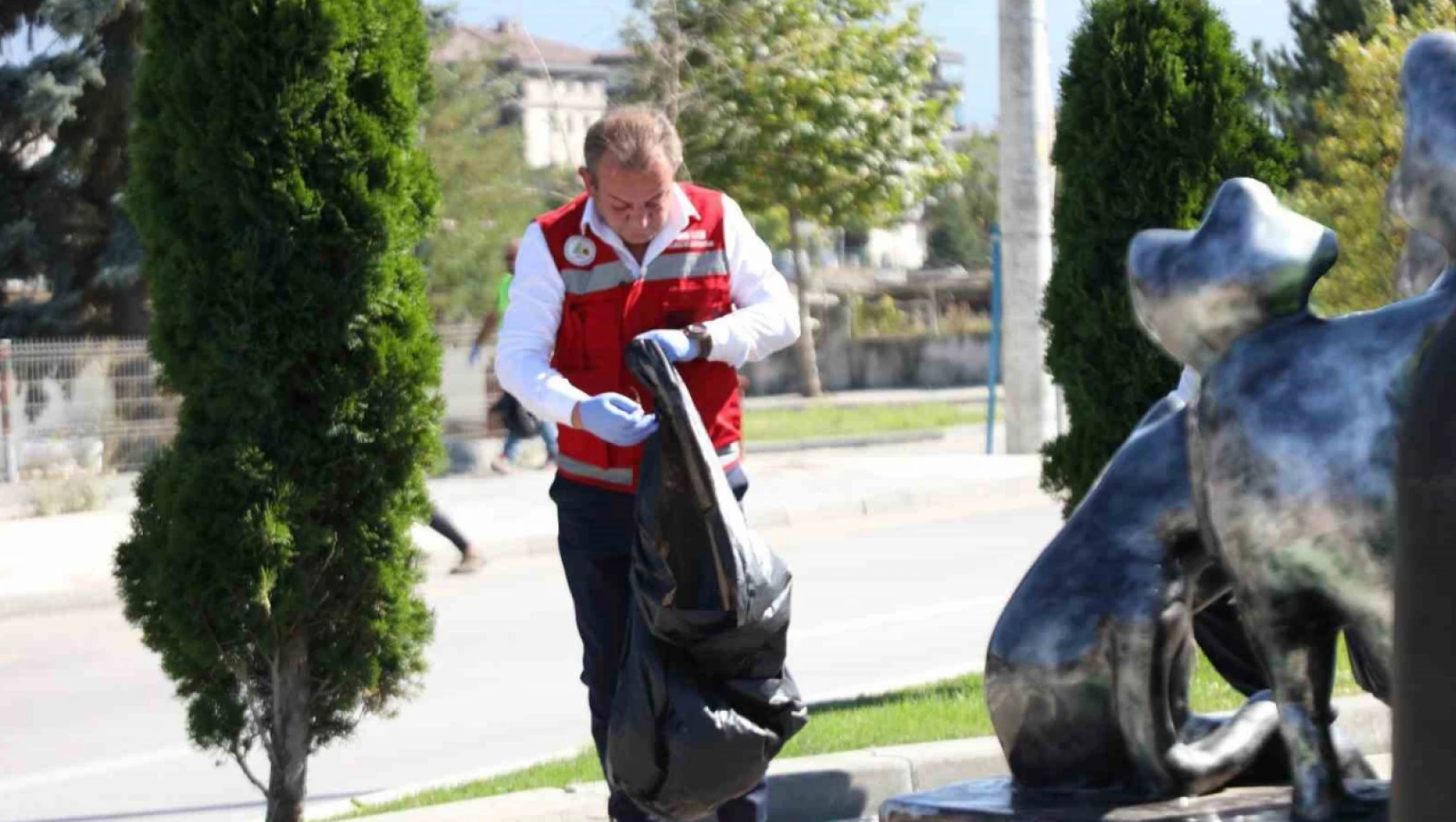 Yere tüküren ve çöp atanlara 5 milyon 297 bin 463 TL ceza kesildi