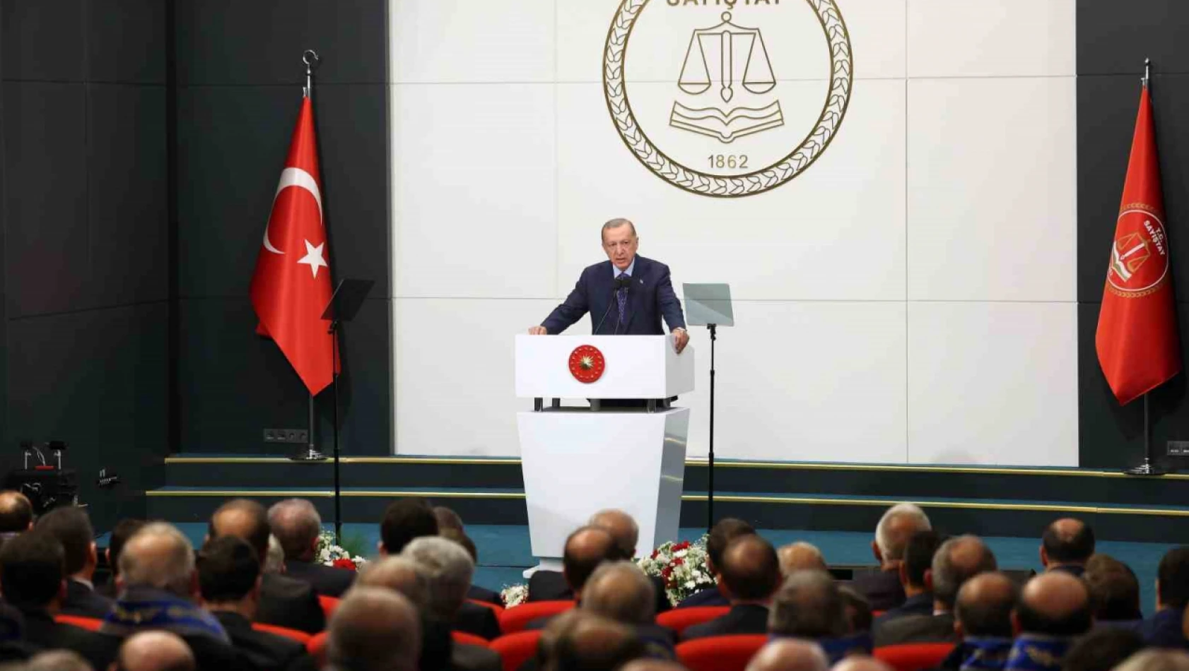 Cumhurbaşkanı Erdoğan: 'Nasıl 21 yıldır milletin emanetine sadakatle sahip çıktıysak İnşallah bundan sonra da bu emanete gölge düşürmeyeceğiz'