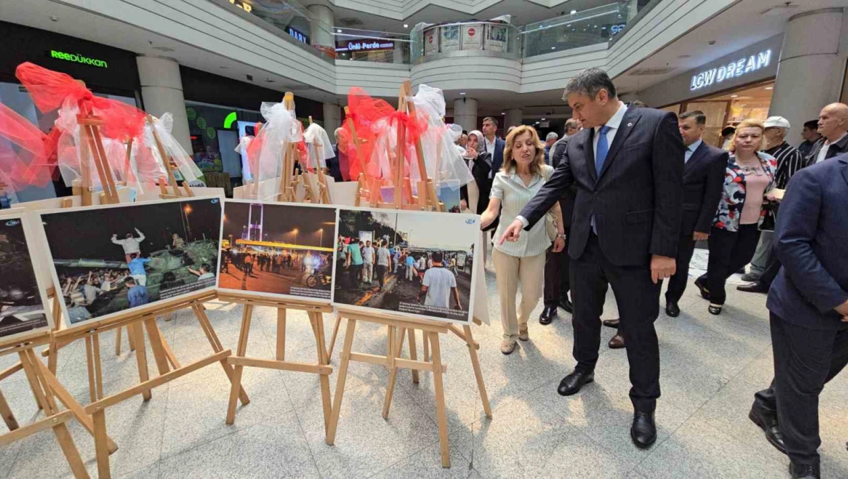 Karabük'te 15 Temmuz konulu fotoğraf ve resim sergisi açıldı