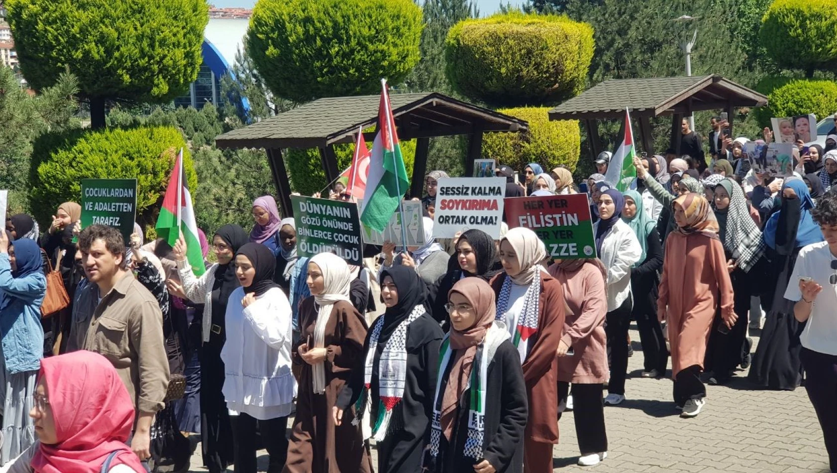 Karabük'te öğrenciler Filistin için yürüdü