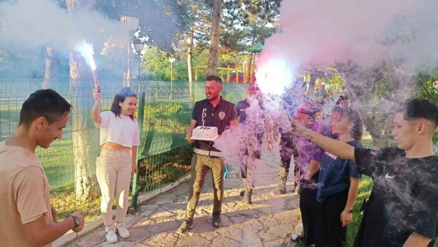 Kas hastası Murat'a çok sevdiği polislerden doğumgünü sürprizi