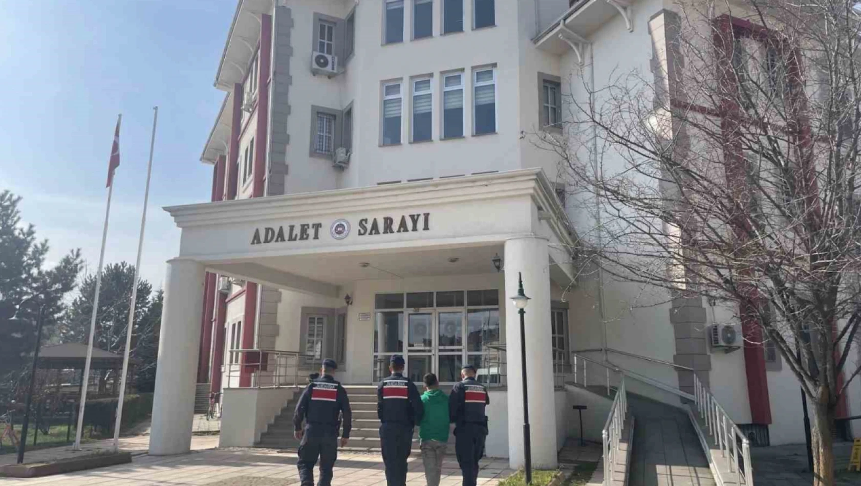 Kastamonu'da 'nitelikli cinsel saldırı' suçundan aranan 2 kişi tutuklandı