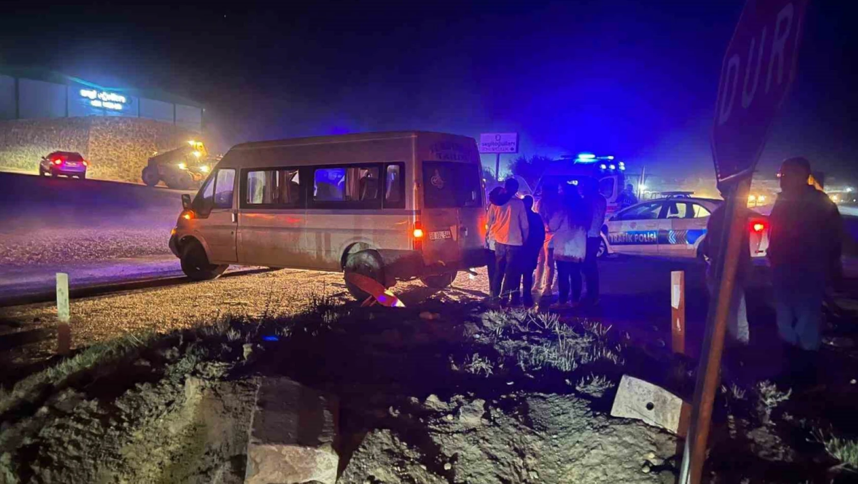 Nevşehir'de işçileri taşıyan minibüs refüje çarptı: 7 yaralı