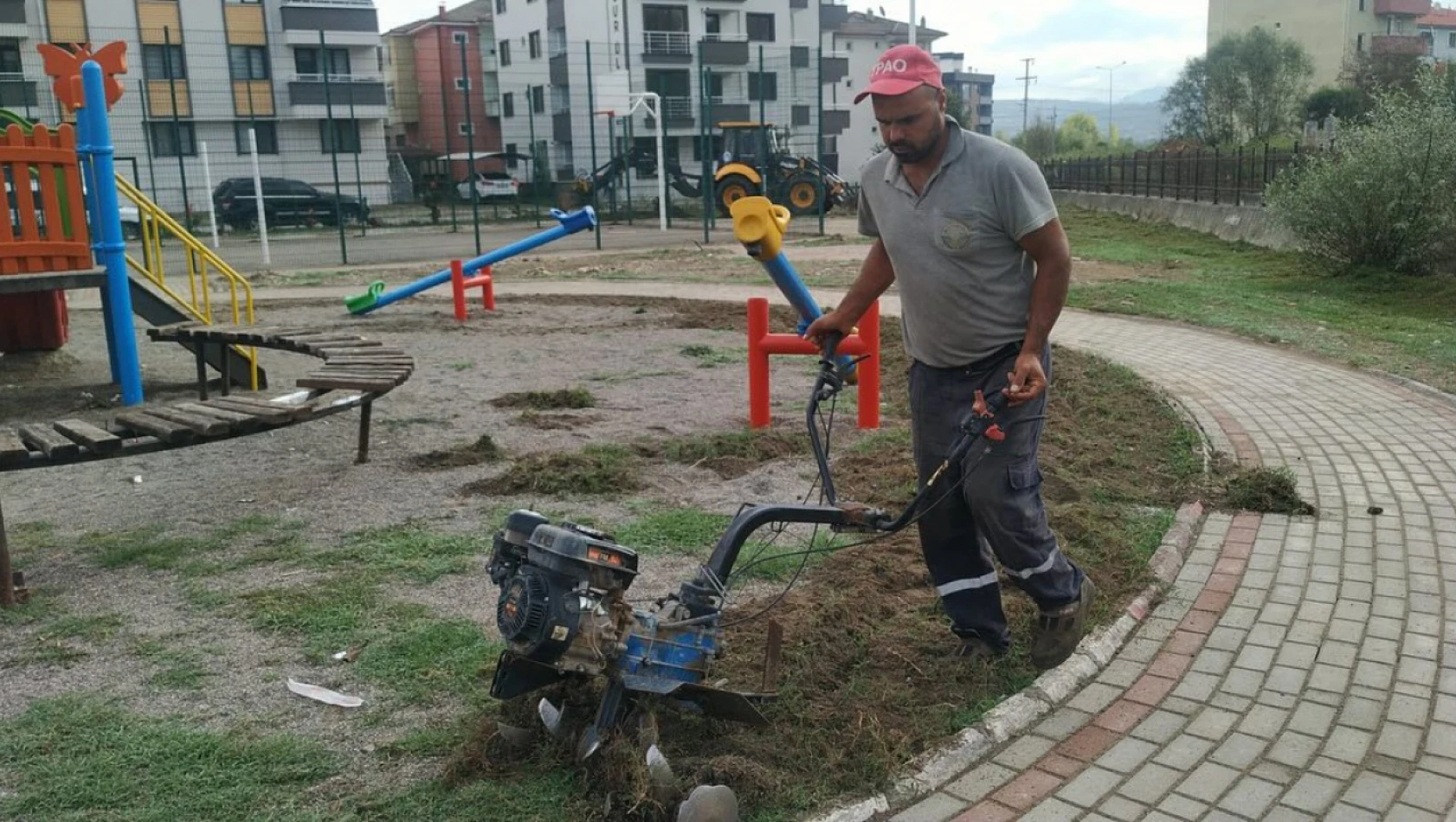 Parklarda bakım ve onarım çalışması