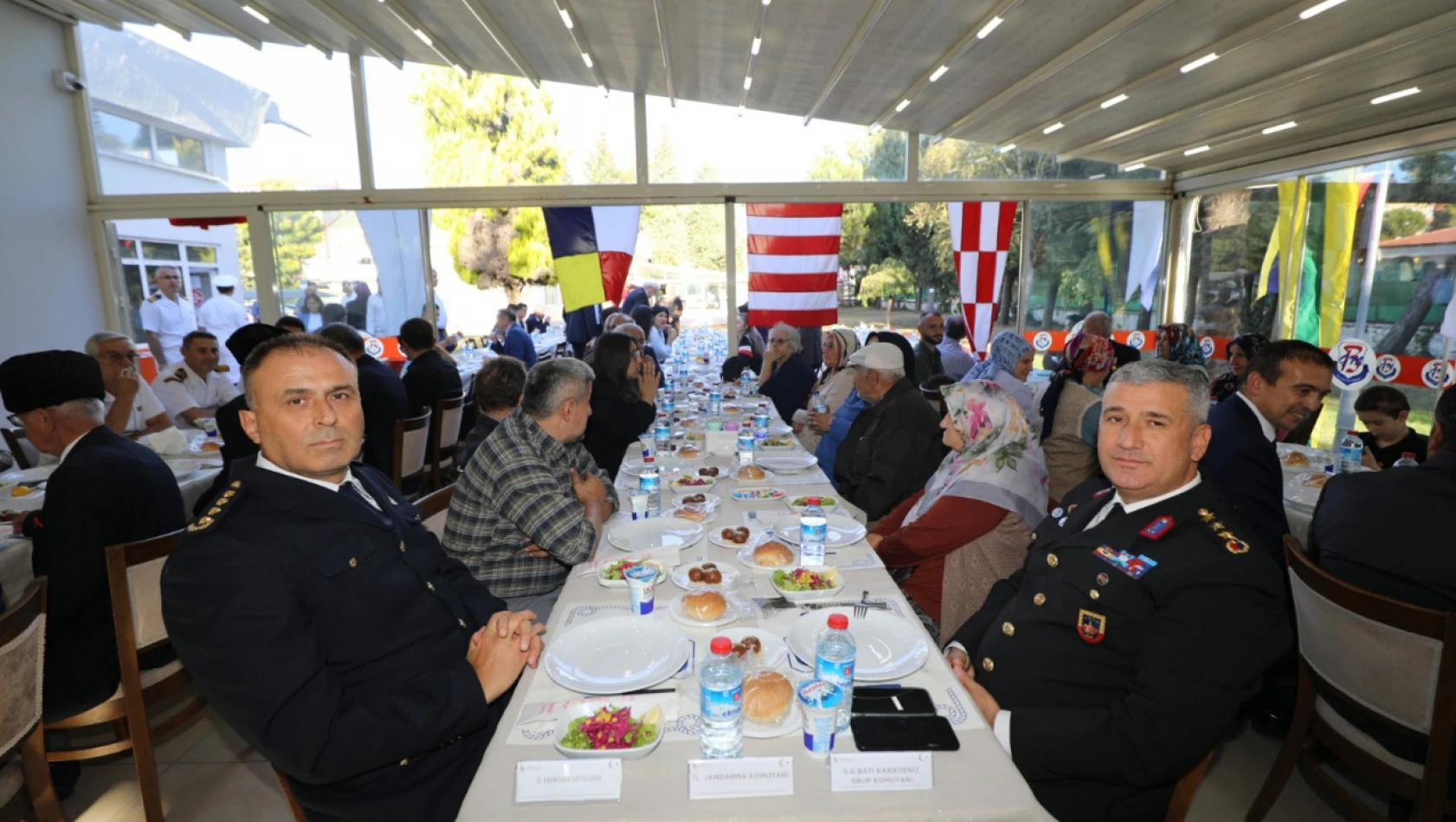 Şehit aileleri ve gaziler onuruna yemek programı düzenlendi