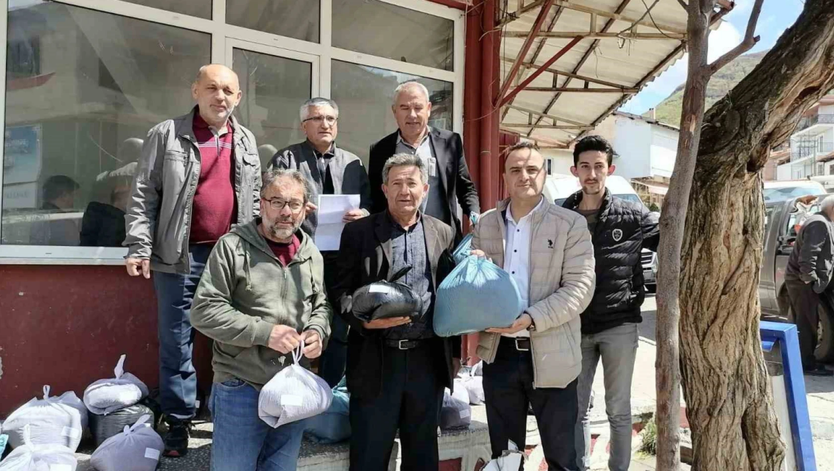 Üreticilere yüzde 75 hibeli 4 bin 500 kilo yağlık ayçiçeği tohumu dağıtıldı