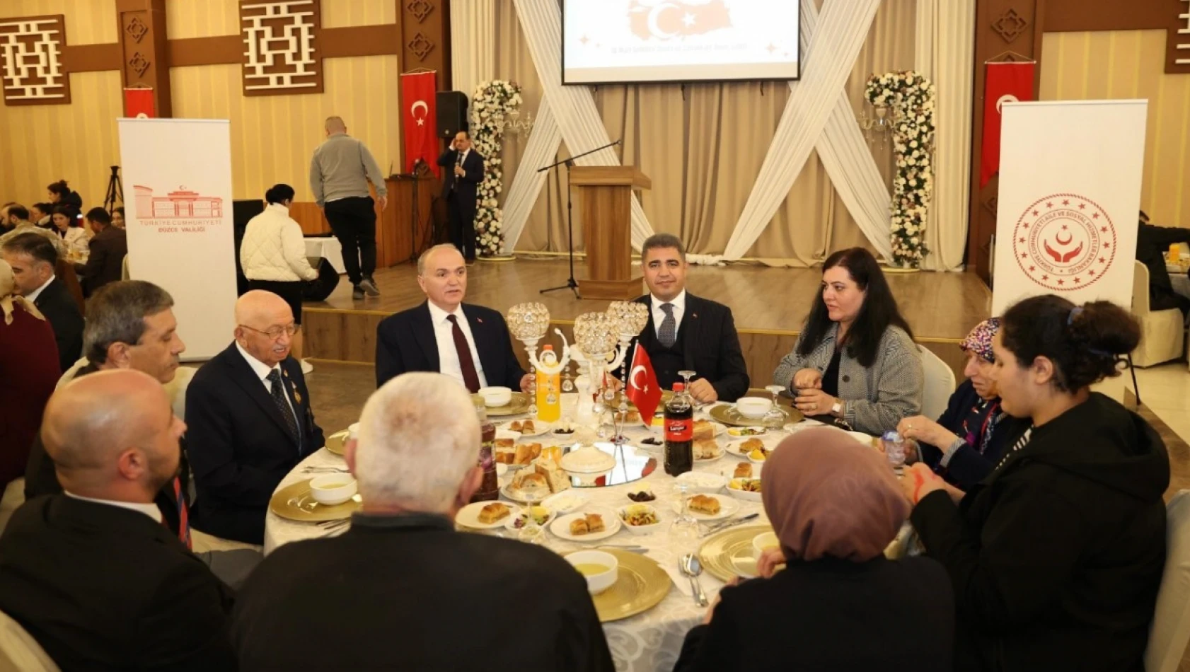 Vali Aslan, şehit yakınları ve gazilerle iftar yaptı