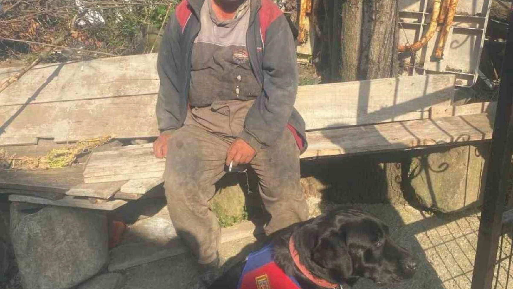 60 yaşındaki zihinsel engelli kayıp adam, 3 kilometre uzakta iz takip köpeği ile bulundu