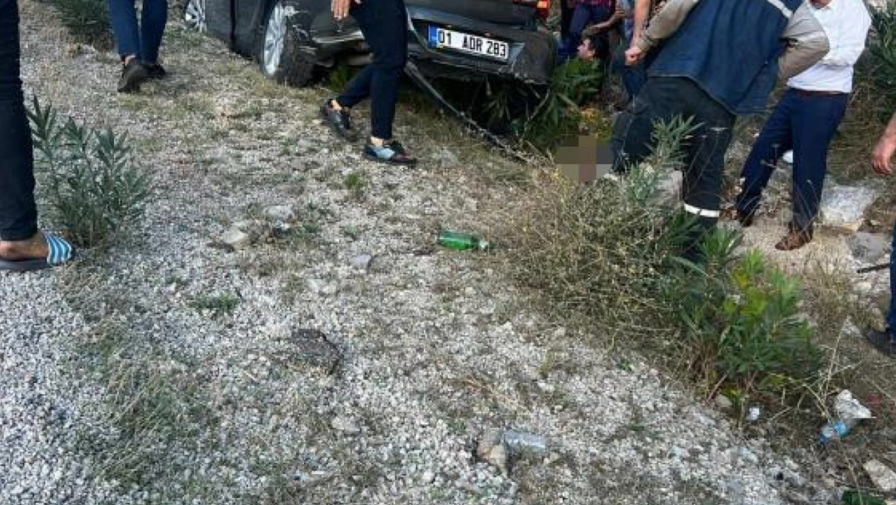 Adana'da otomobil şarampole devrildi: 3 yaralı