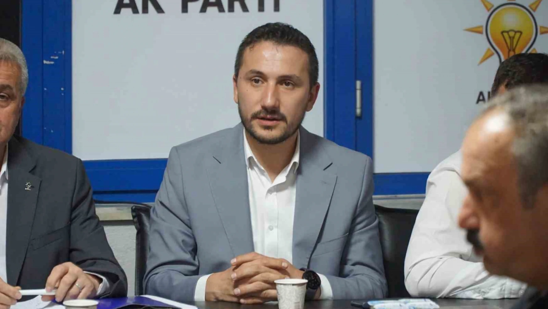 AK Parti'de ilçe başkanları aday adaylığı için istifa etti