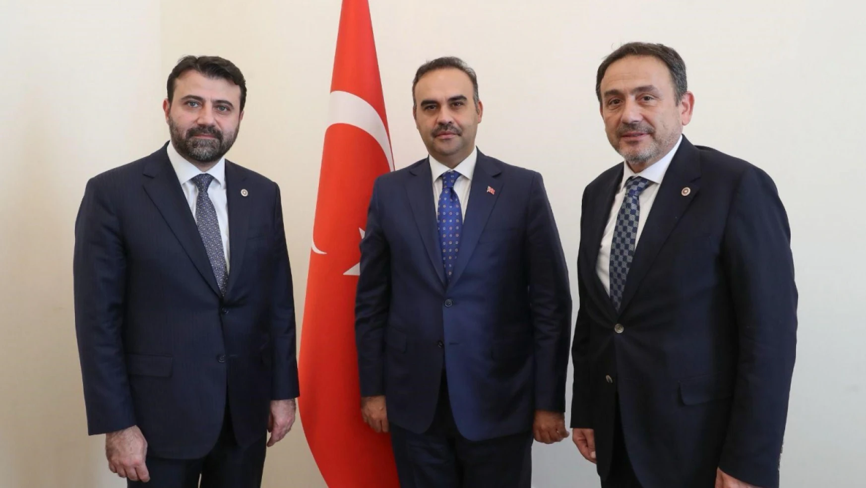 AK Parti milletvekilleri Bakan Kacır'la görüştü