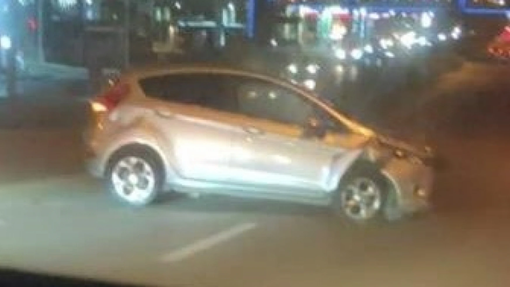 Ankara'da hatalı şerit değiştiren aracın kaza anı kamerada