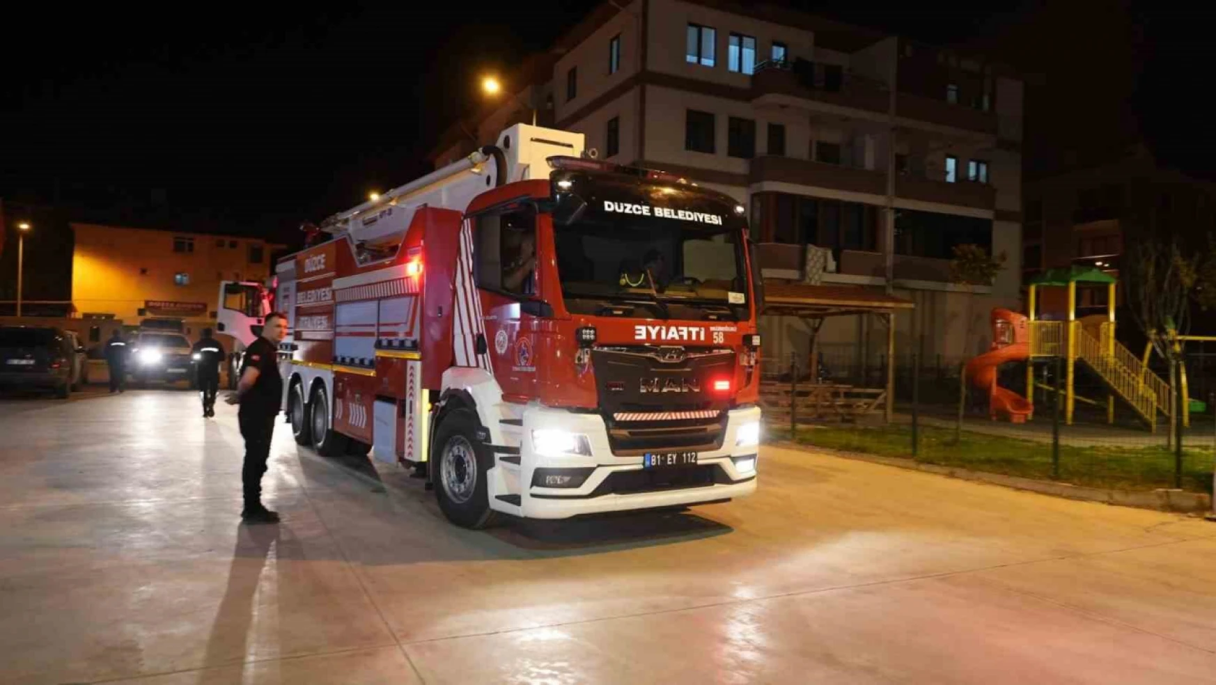 Ankara'da ki yangına Düzceli itfaiyeciler yardıma koştu