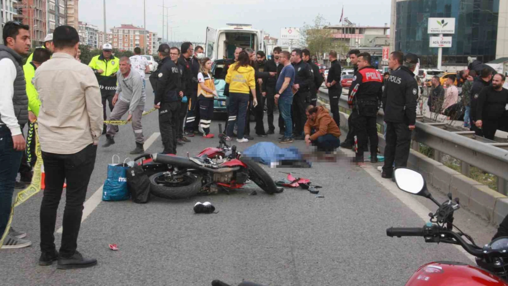 Balıkesir'de motosiklet otomobile çarptı: 1 ölü, 1 yaralı