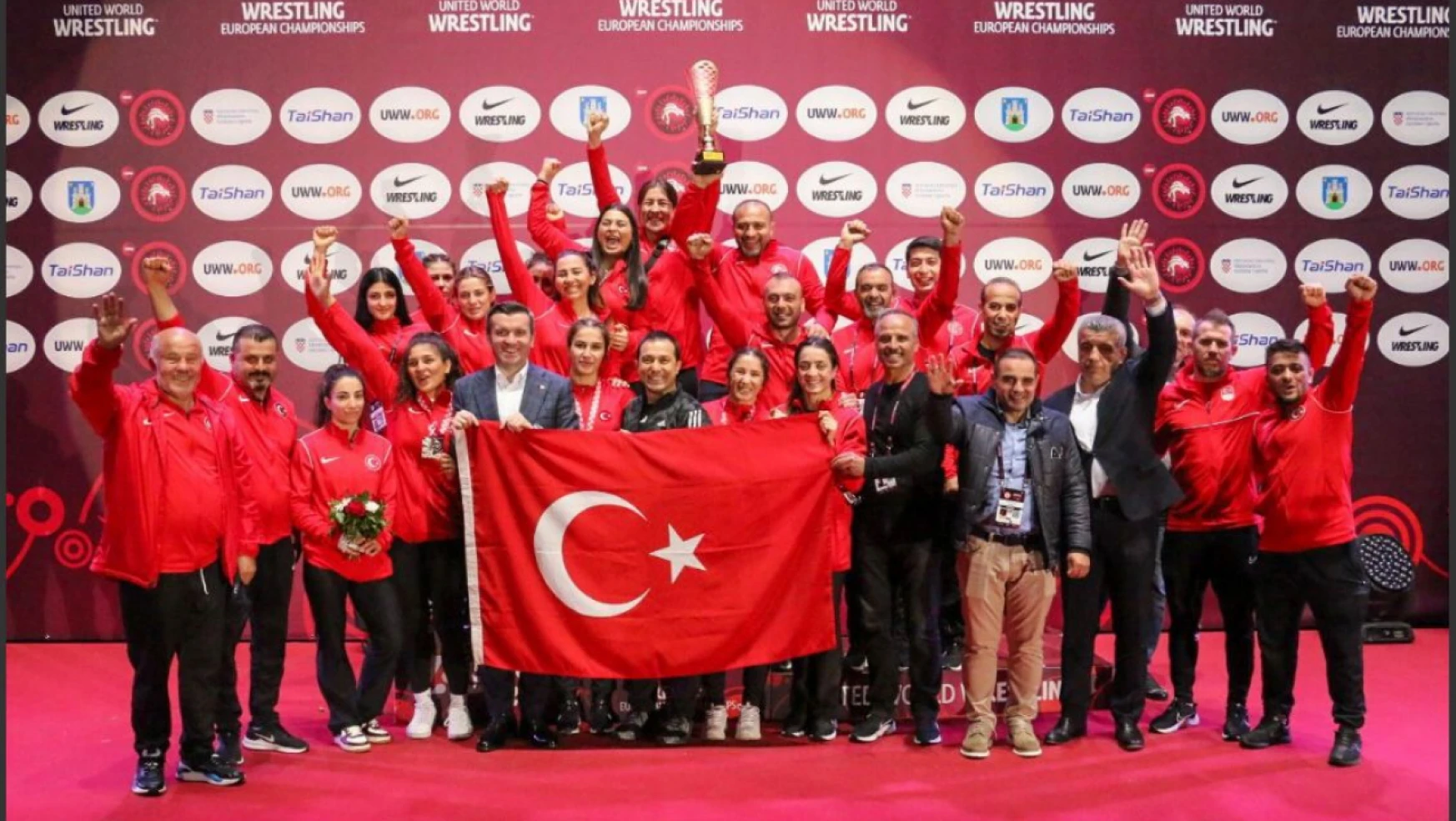 BARÜ güreşçiler Türkiye'nin gururu oldu