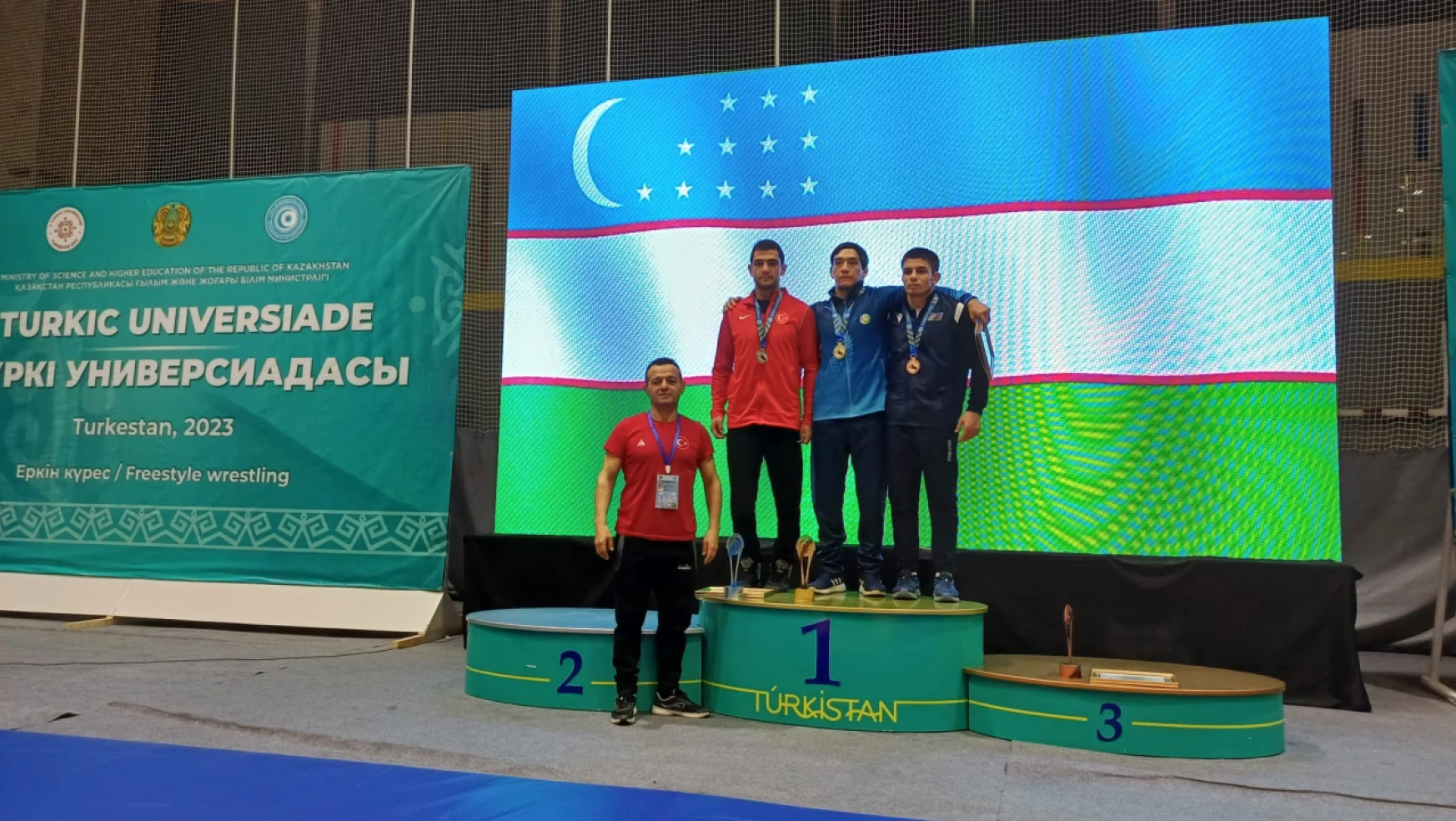 BARÜ'lü milli sporcular Kazakistan'dan 3 madalyayla dönüyor
