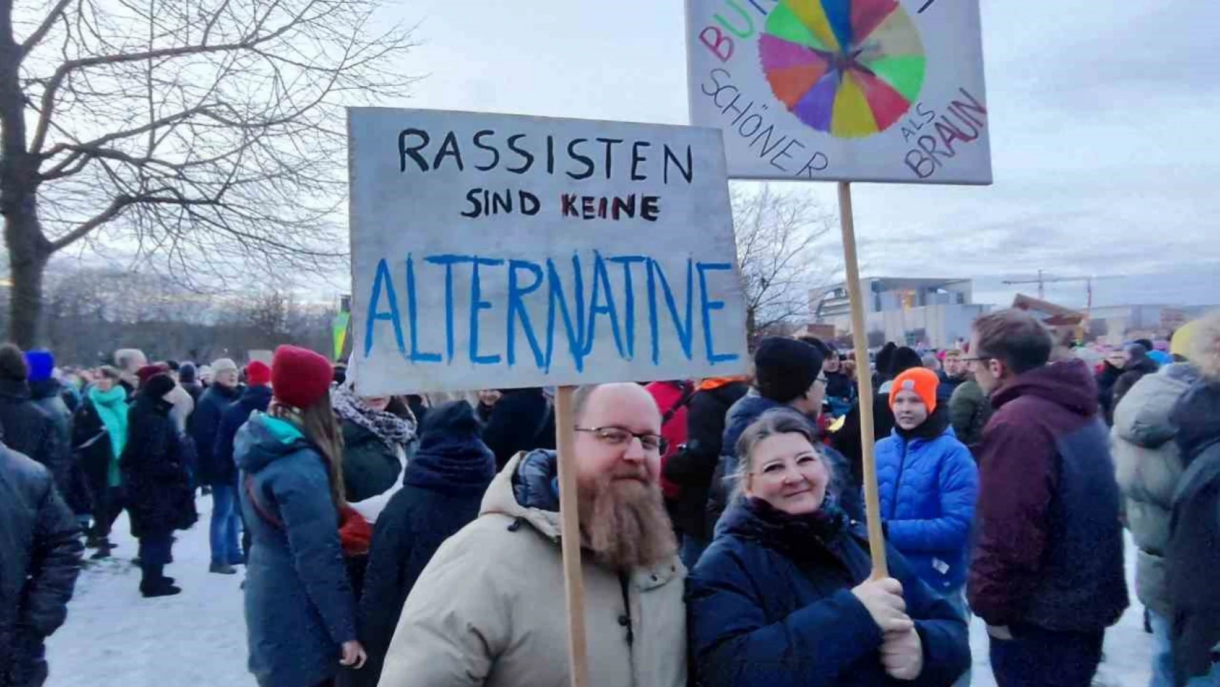 Berlin'de 100 bin kişiden ırkçılık karşıtı gösteri