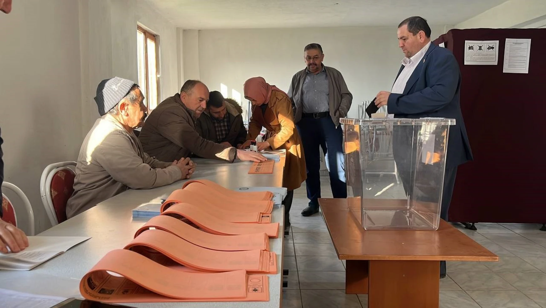 Bolu'da seçmenler oy kullanmaya başladı
