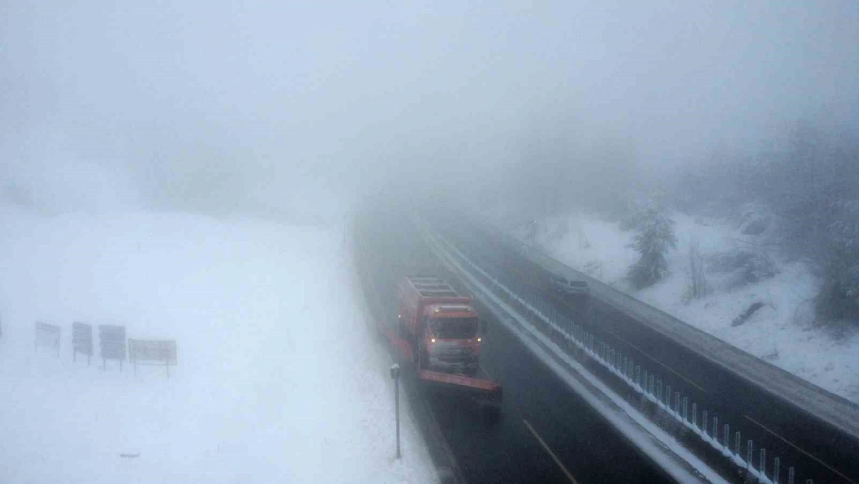 Bolu Dağı'nda sis ve kar etkili oluyor