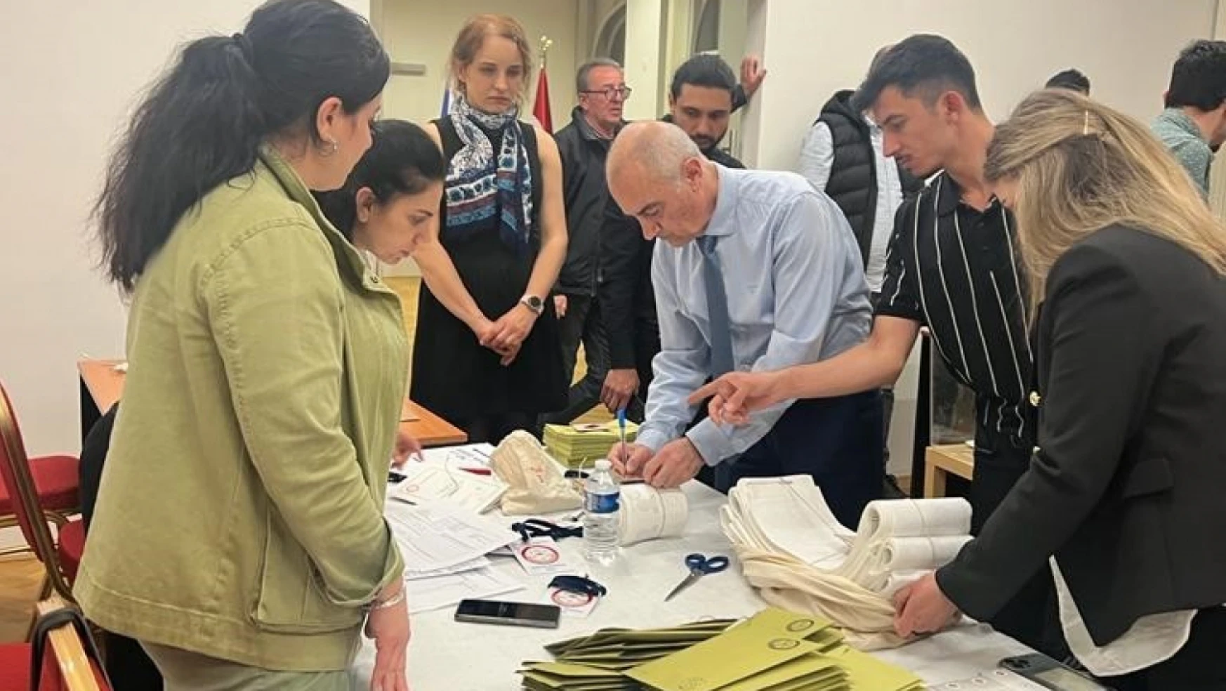 Çekya'da kullanılan oylar Türkiye'ye gönderildi