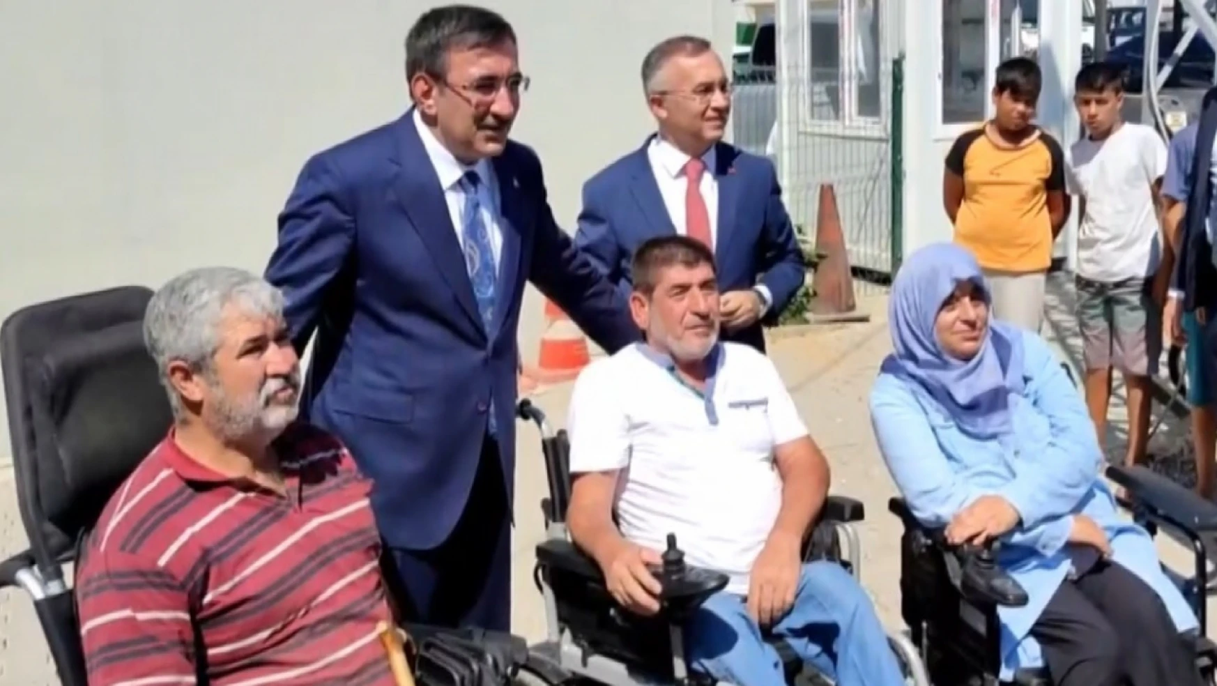 Cumhurbaşkanı Yardımcısı Cevdet Yılmaz, Nurdağı'nda incelemelerde bulundu