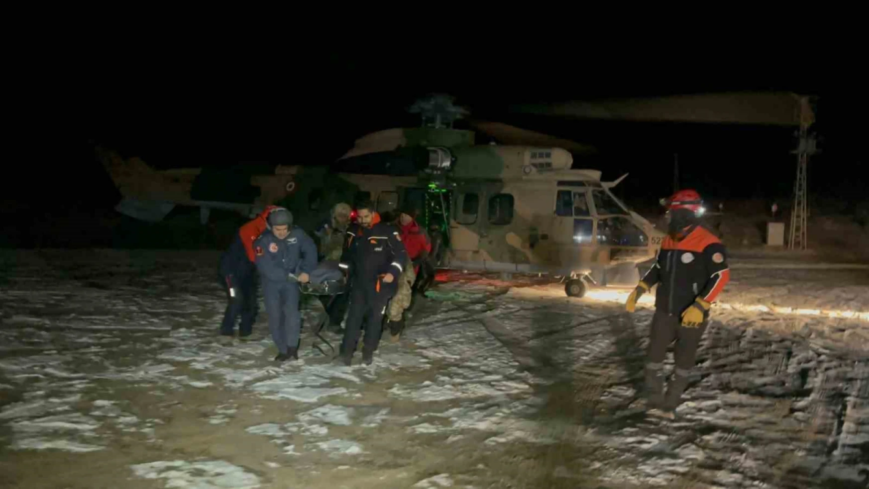Hasan Dağı'nda düşerek yaralanan dağcı helikopterle kurtarıldı