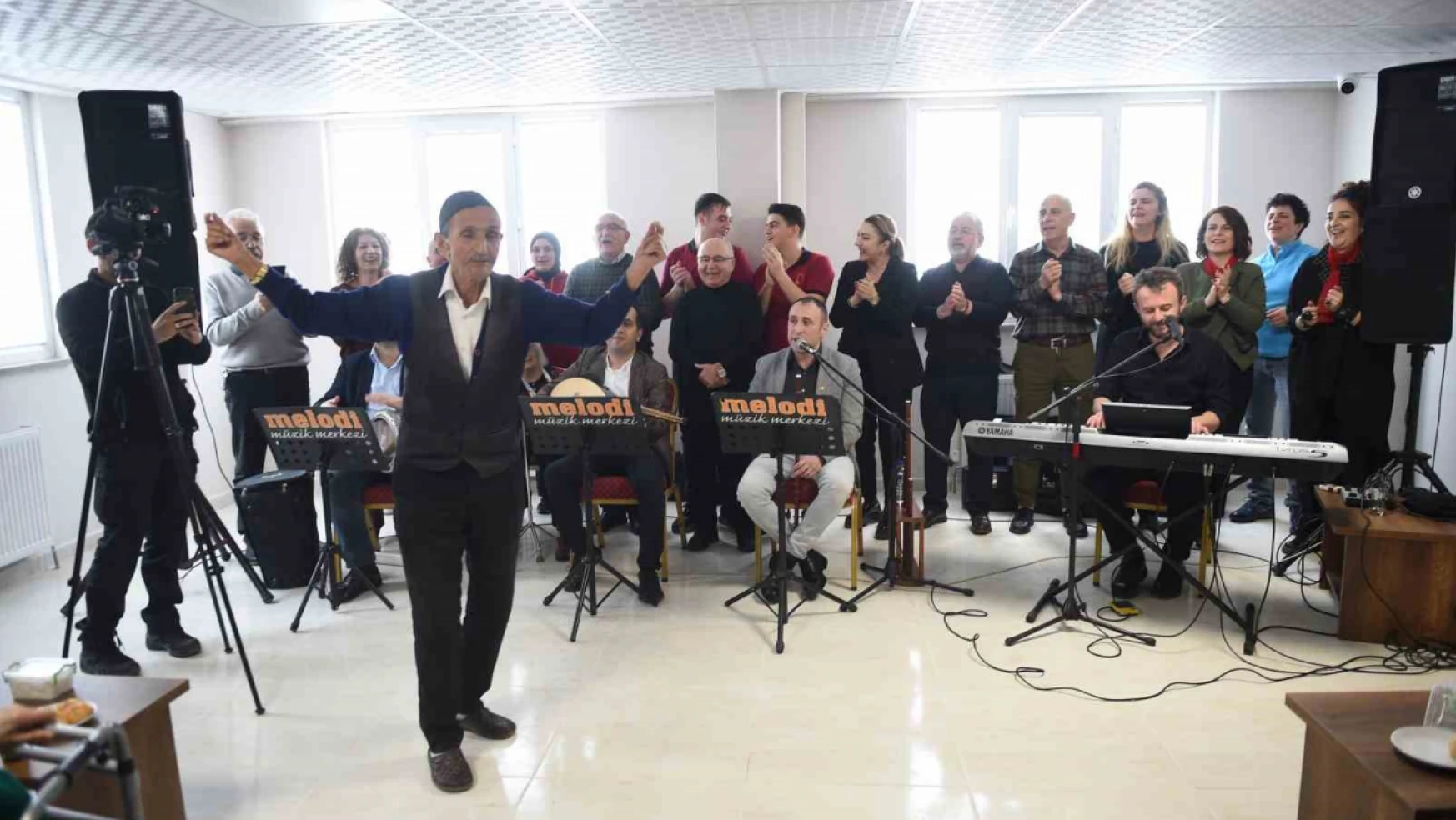 Huzurevi sakinlerine 'Türk sanat müziği' konseri